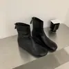 Botas curtas estilo retrô com bico dividido para mulheres, novas botas francesas slim 2026, botas de ferradura femininas elegantes e versáteis