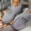 2026 Nuevos Zapatos Deportivos de Talla Grande para Mujer de Comercio Exterior con Cordones Malla Transpirable Suela Gruesa Casual Flyknit Zapatos de Tacón Bajo