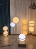 Lámpara de Pie Artística Minimalista Moderna para Sala de Estar Modelo Nuevo 2024 Mesita de Noche para Dormitorio Luminaria Creativa para Atmósfera Otro