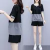 Conjunto de duas peças de verão para mulheres plus size: camiseta casual de manga curta nova, soltinha, e shorts modeladores para um look jovem e despojado