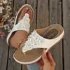 2026 Verão Novo Comércio Exterior Tamanho Plus Feminino Casual Confortável Rebite Flor Chinelos Tamanho Único