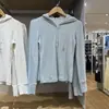 Camiseta de punto acanalado para mujer con capucha, manga larga, corte ajustado, de un solo pecho, cuello semiabierto, camiseta básica casual, nuevo modelo de otoño 488298