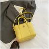 Bolsos de Mano Pequeños Populares de Este Año para Mujer 2025 Nuevo Verano Simple Casual Bolso Bandolera Nicho de Un Solo Hombro Tipo Cubo