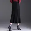Falda de gamuza negra estilo sirena para mujer talla grande, nueva otoño/invierno 2026, que alarga la figura, adelgazante, moderna, rejuvenecedora, falda de longitud media
