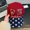 Boné de Baseball Bordado com Urso de Desenho Animado Fofo Estilo Coreano para Mulheres, Versátil para Todas as Estações, Top Macio, Patchwork de Bolinhas, Boné com Aba Reta que Faz o Rosto Parecer Menor