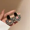 Brincos de Flor Preta em Camadas com Agulha de Prata, Luxo Acessível e Brincos de Alta Qualidade, Brincos Simples, Modernos e Versáteis com Design de Nicho