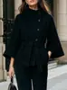 Ropa de mujer transfronteriza europea y americana 2026: cuello mao, cierre de botones diagonal, mangas acampanadas, cintura con cinturón y elegante abrigo de lana para ir al trabajo