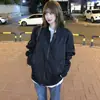 Jaqueta bomber retrô casual com zíper curto da marca trendy chinesa, jaqueta de voo cleanfit de outono com gola alta para homens e mulheres