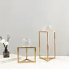 Adorno artístico de bola de cristal con trípode de metal geométrico de lujo ligero estilo europeo para dormitorio, casa modelo, entrada y decoración del hogar