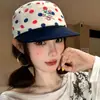 Gorra de béisbol retro de estilo japonés, con puntos de colores, visera plana para mujer, visera ancha, sensación de alta gama, protección solar, colores contrastantes, gorra suave tipo pico de pato