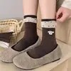 Vibe de Início de Outono Tendência INS Meias Listradas Color Block de Comprimento Médio para Mulheres Outono/Inverno Etiqueta de Tecido com Letra Meilade Meias Largas