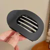 Pinza para el pelo de estampado a cuadros para mujer, nuevo modelo 2026, pinza ovalada hueca para la parte trasera de la cabeza, pinza de pico de pato grande, accesorio para el cabello de alta gama