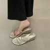 Sandalias Abiertas de Punta Redonda Sexy Impresionantemente Hermosas para Mujer, Moño con Pedrería, Estilo de Hada, Tacón de Cuña, Nuevas Llegadas Verano 2026 Pantuflas