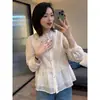 Camisa Elegante e Moderna de Renda Bordada Falsa Duas Peças para Mulheres, Nova Versátil Estilosa Spliced Redutora de Idade para o Verão 2025