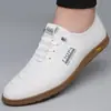 Zapatos de Hombre Primavera Nuevo Zapatos de Cuero de Suela Blanda Zapatos Casuales de Estilo Coreano para Hombre Zapatos Británicos Versátiles Blancos Zapatos de Moda para Hombre