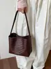 Yue Zi 2026 Verano Nuevo Bolso de Cuero Suave Tejido Cruzado Bolso Yuanbao de Moda Versátil Bolso de Hombro