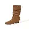 Botas Retrô Novas com Salto Anabela Plissadas de Cano Médio Femininas Versáteis de Calçar Emagrecedoras Botas de Verão Franzidas