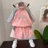 Conjunto de Roupas com Proteção Solar para Meninos e Meninas 2025 Novo Estilo de Verão para Crianças Maiores, Roupas de Proteção Solar de Manga Curta e Shorts de Secagem Rápida