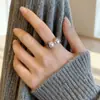 Anillo Doble de Perla de Lava Japonés y Coreano para Mujer Diseño de Nicho Lujo Ligero Único Exagerado Alto Grado Anillo Abierto para Dedo Índice Venta al por Mayor