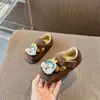 Zapatos de Felpa de Algodón Lindos de Dibujos Animados Mickey para Niñas 2025 Otoño e Invierno Nuevos Suela Suave Zapatos de Felpa Birkenstock para Niños Medianos y Grandes