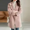 Casaco Feminino de Comprimento Médio 2026 Tendência Outono e Inverno Novo Estilo Casaco de Lã Petite Modelagem Slim e Valorizador Casaco de Lã