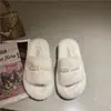 Chinelos de algodão com sola grossa para uso externo, inverno 2026, novo design de pérolas, chinelos fofos estilo fada para mulheres