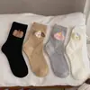 Nueva colección de principios de otoño: calcetines lindos de oso hasta la pantorrilla, calcetines de dibujos animados, estilo coreano, modernos para estudiantes