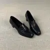 Sapatos Femininos Retro de Couro de Vaca Super Macios Mocassins com Salto Grosso Slip-on Salto Médio Bico Quadrado Elegantes de Couro Pequenos de Alta Qualidade