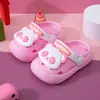 Novas Chinelos Infantis Panda 2026 Verão Desenho Animado Fofos Antiderrapantes Tamancos Fechados para Bebês e Meninas Pequenas