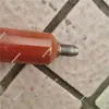 Los fabricantes venden botellas especiales para espuma de extintor de incendios para usar botellas simples de medicina espumante para minas