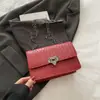 Bolso bandolera de cadena con candado para mujer de color sólido 2025 primavera nuevo estilo simple y moderno de un hombro axila bolso cuadrado pequeño