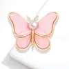 Broche de Borboleta de Luxo Leve com Esmalte Totalmente Diamantado e Acabamento em Madrepérola, Design de Asas em Cor Gradiente, Broche Acessório de Alta Qualidade para Terno e Casaco