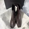 Botas finas de couro marrom com bico quadrado e stretch para mulheres, outono e inverno, botas curtas de salto grosso e alto, botas de moda francesa, exportação transfronteiriça