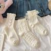 Calcetines blancos de verano para mujer, de algodón puro, bonitos calcetines japoneses Jk, de encaje Mary Jane con pequeños zapatos de cuero, calcetines de tubo medio absorbentes de sudor.