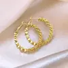 Aretes dorados irregulares 2023 nuevo popular Red social combinan con todo aretes elegantes aretes de alta calidad para mujeres