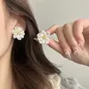 Brincos Românticos de Camélia Branco Puro para Primavera para Mulheres, Luxo Acessível, High-End, Brincos Gentis Elegantes, Brincos de Design de Nicho