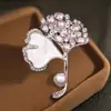 Lujo Ligero y Sensación de Alta Gama, Broche de Hoja de Ginkgo Incrustado con Diamantes, Elegante y de Alto Brillo Perla Exquisita Broche de Accesorio de Traje Venta al por Mayor