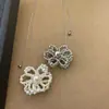 Moderna cadena para la clavícula con colgante de flor de perlas de alta gama, lujo ligero, elegante, estilo ins, diseño de nicho para mujer
