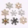 Broche de Copo de Nieve Navideño de Moda corsage de personalidad y temperamento pasador anti-luz pasador de cuello de diamante accesorios para traje y camisa