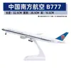Modelo de avión no de juguete con polea de luz 30 cm Airbus 380 China Southern Airlines 787 COMAC C919 adornos para modelos de avión regalos
