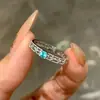 Anillo de imitación de circón azul para mujer, con un estilo fresco, de lujo ligero y de alta gama, anillo para el dedo índice con diseño hueco y artesanía exquisita