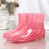 Botas de chuva femininas da moda para uso externo, forradas com fleece, antiderrapantes, de cano curto, com sola macia, sola grossa, sola plana, corte baixo, resistentes ao desgaste, para o inverno