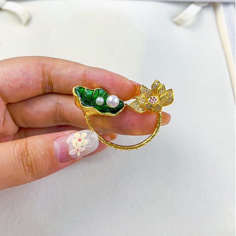2024年新款荷花胸针小众复古山茶花胸花防走光天然
