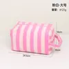 Nova bolsa de maquiagem de grande capacidade para viagens transfronteiriças, bolsa de skincare listrada com design de alça portátil, bolsa de armazenamento para batom