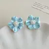 Brincos de Flor Esmaltados Azuis com Efeito Gotejado, Brincos de Pérola Florais Frescos e Doces, Brincos de Alto Padrão Estilo Férias