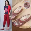 Sapatos de pano genuínos estilo Old Beijing Bai Zhenhe para mulheres, de sola plana, sola macia, respiráveis, estilo retrô, sapatos bordados para mães e mulheres idosas