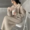 Vestido de Punto con Capucha Estilo Coreano 2026 para Mujer Otoño e Invierno Nuevo Suelto Adelgazante Largo por Encima de la Rodilla Color Sólido Vestido Suéter