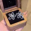 Aretes de Sunflower con Pedrería Plateada para Mujer Pendientes Elegantes Flor de Cinco Pétalos Arete de Celebridad de Internet Joyería Versátil para Mujer Exquisitos