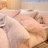 Conjunto de Quatro Peças de Leite Fleece Esculpido Espesso de Inverno Capa de Edredom Quente de Fleece de Coral Conjunto de Três Peças de Flanela Roupa de Cama