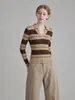 Top de punto retro francés de alta gama con bloques de color y rayas en el cuello polo para mujer, nuevo estilo de principios de otoño, top de cuello en V con capas adelgazantes